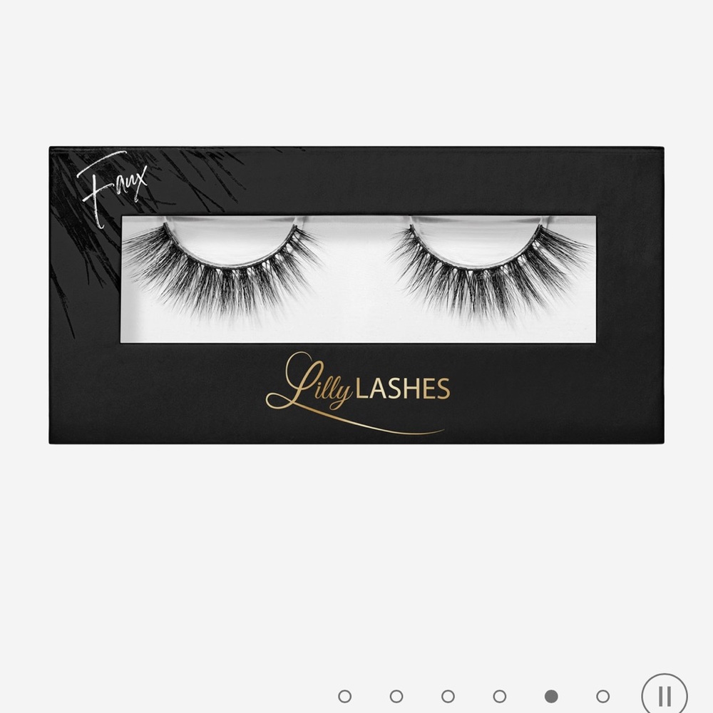 Nib Lilly lashes Doha